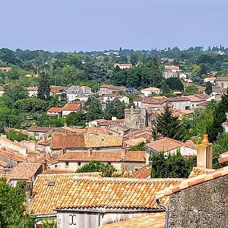 Appartement 2 Chambres - 6 Personnes - Centre De Parthenay - Garage Et Wifi Apartamento
